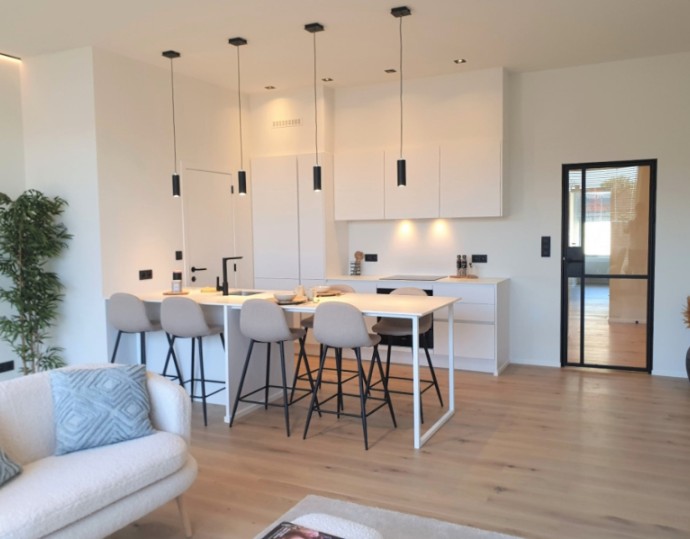 Luxuriös renovierte 3-Zimmer-Wohnung an der Strandpromenade von Oostduinkerke